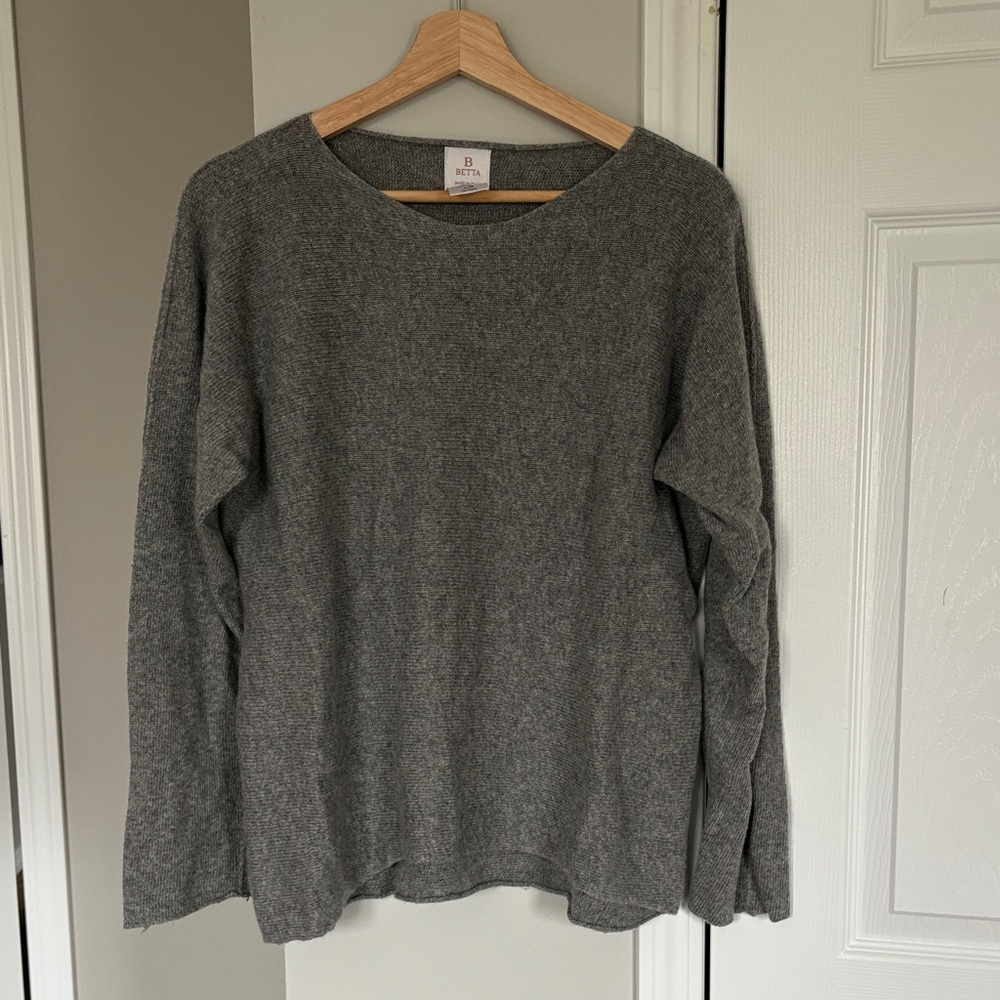Elegant Gray Women's Wool Cashmere BlendScoop Neck Sweater
